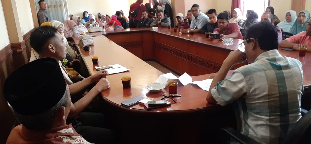 Belum juga Menerima SK: Puluhan PPPK Guru Datangi DPR Kabupaten Bener Meriah