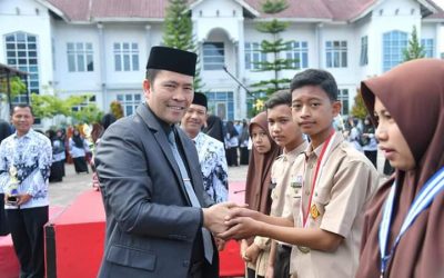 Dua Pelajar Putri Bener Meriah Menerima Piagam Penghargaan di Ajang Olimpiade Bahasa Arab Nasional ke V Tingkat Provinsi