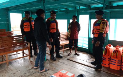 Tim SAR Brimob Kompi 3 Batalyon B Pelopor Patroli Siaga di Tempat Wisata Danau Laut Tawar Takengon